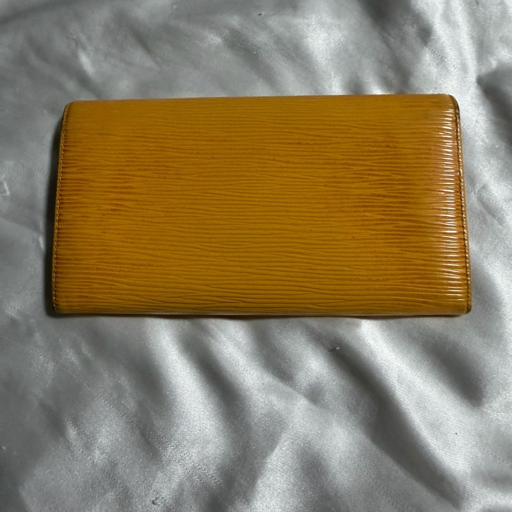 Louis Vuitton Yellow Epi Leather Folded Wallet - Picture 2 of 9
